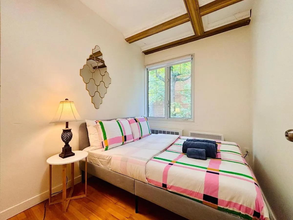 Sunlit Haven Apartment 3Br Montreal Canada