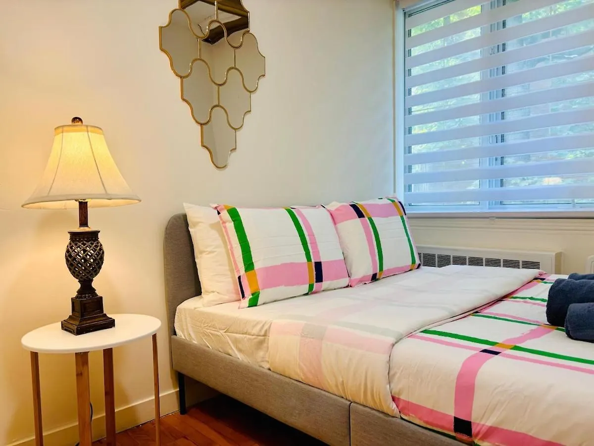 Sunlit Haven Apartment 3Br Montreal 0*,