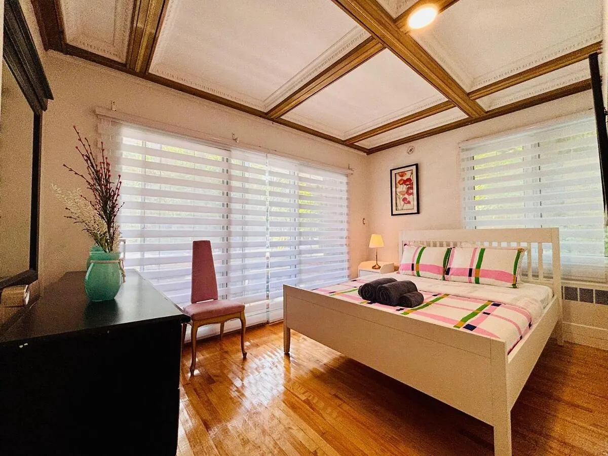 Sunlit Haven Apartment 3Br Montreal Canada