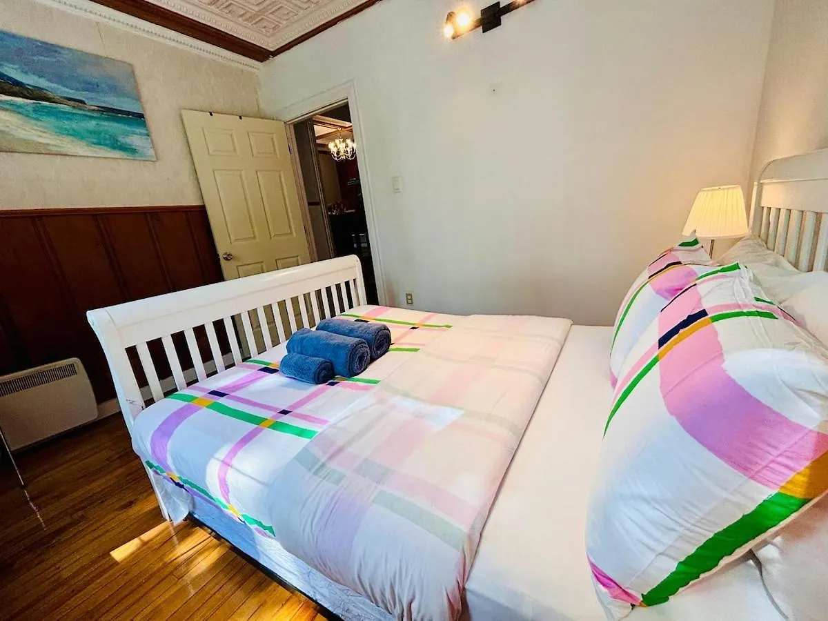 Sunlit Haven Apartment 3Br Montreal Canada