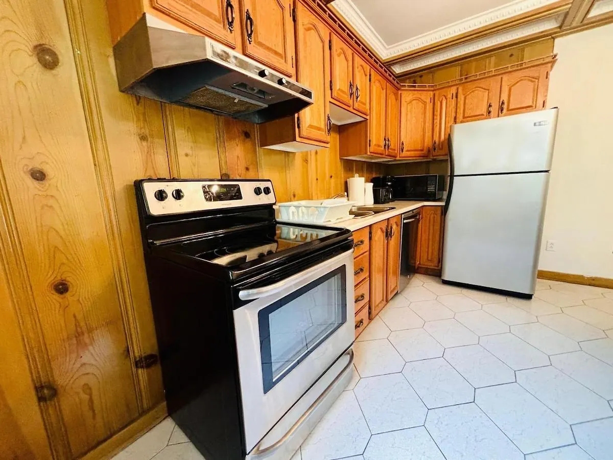 Sunlit Haven Apartment 3Br Montreal 0*,  Canada
