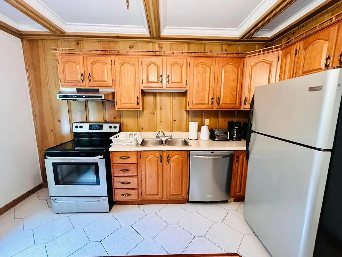 Sunlit Haven Apartment 3Br Montreal Canada