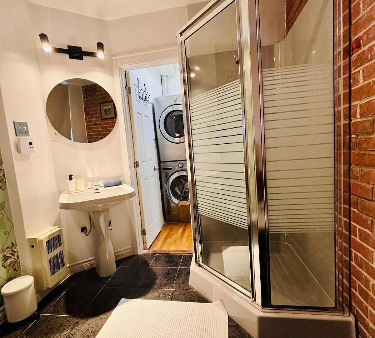 Sunlit Haven Apartment 3Br Montreal 0*,