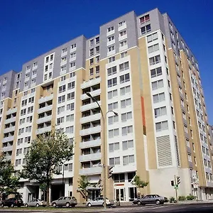 Отель Faubourg Centre-ville Downtown, Монреаль